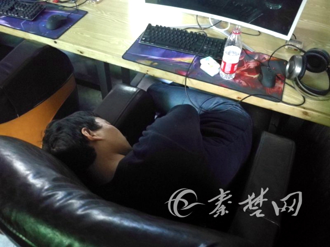徐州网吧偷手机视频新闻网吧偷手机抓到机会有多大